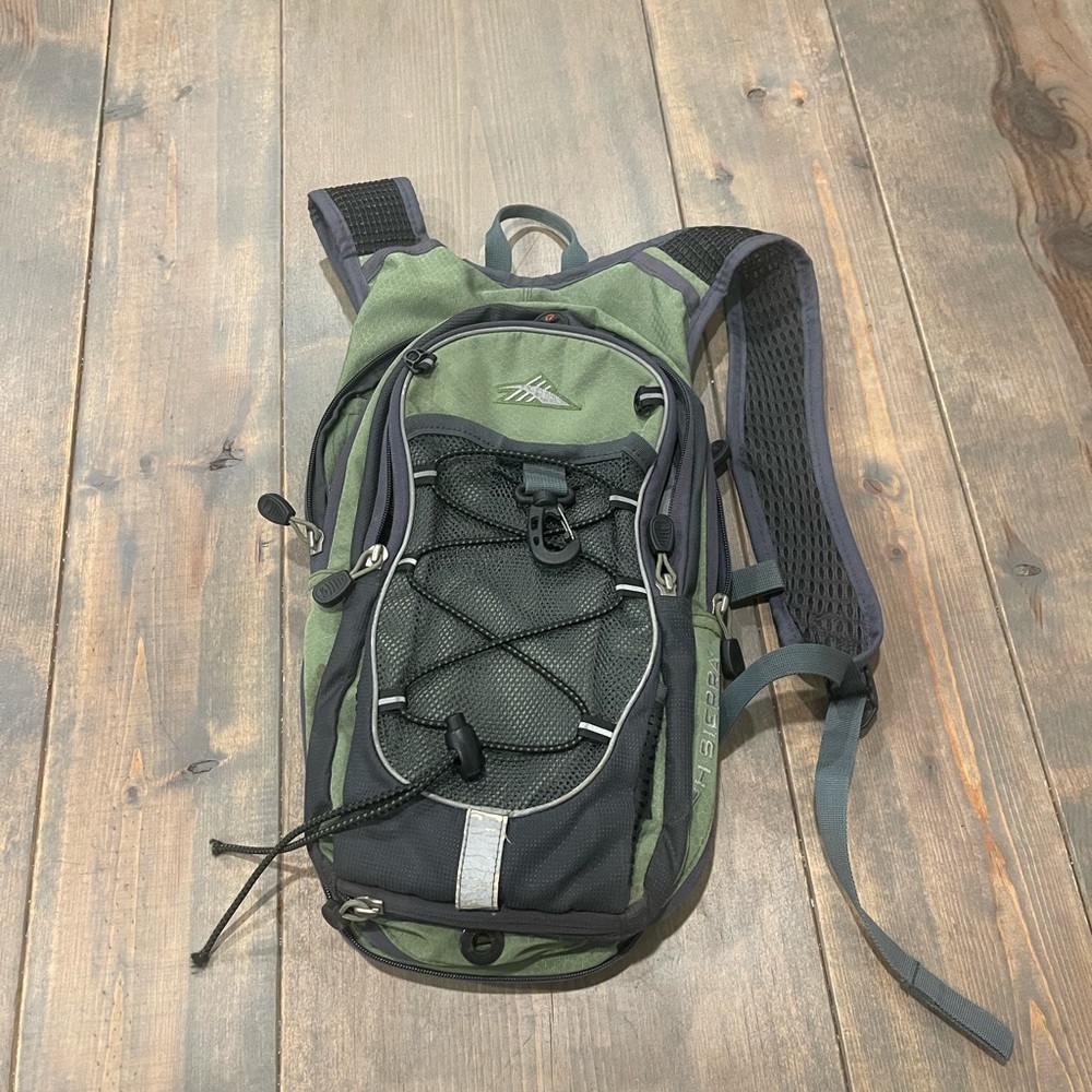 High Sierra Green & Gray Airmesh Back Lightweight Hiking Adjustable Backpack 18”